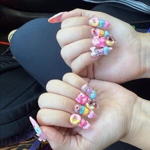Universal Vibrant Press-On Nails with Pink and Gold